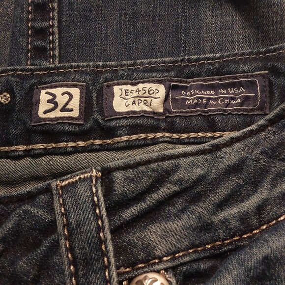 Miss Me Low-Rise Straight Leg Capri Jeans Sequins Rhinestones Good Cond - 32 - Picture 5 of 7